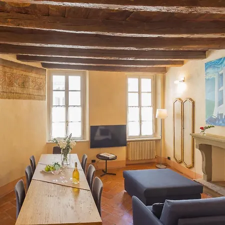 Apartment Antiche Mura By Rent Como