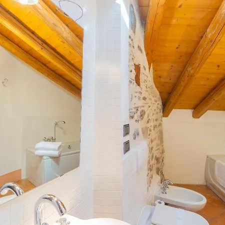 Apartment Antiche Mura By Rent Como