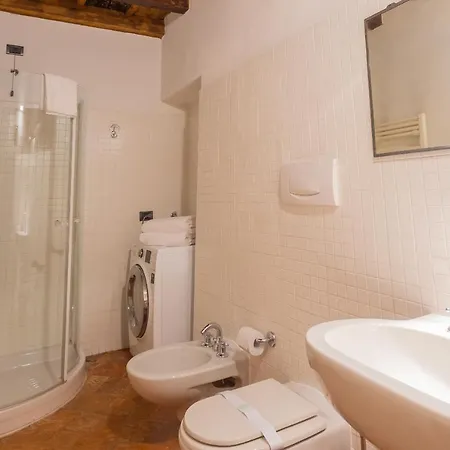Apartment Antiche Mura By Rent Como