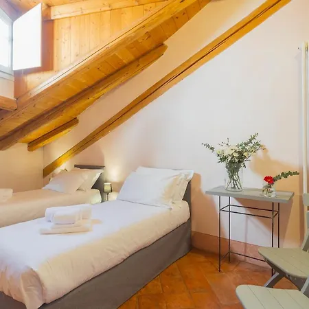 Apartment Antiche Mura By Rent Como
