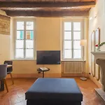 Apartment Antiche Mura By Rent *